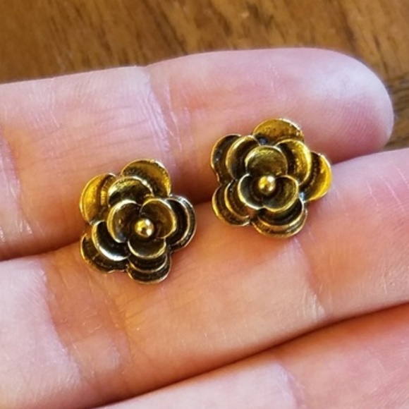 NWOT Gold Bronze Flower Studs - Picture 2 of 7